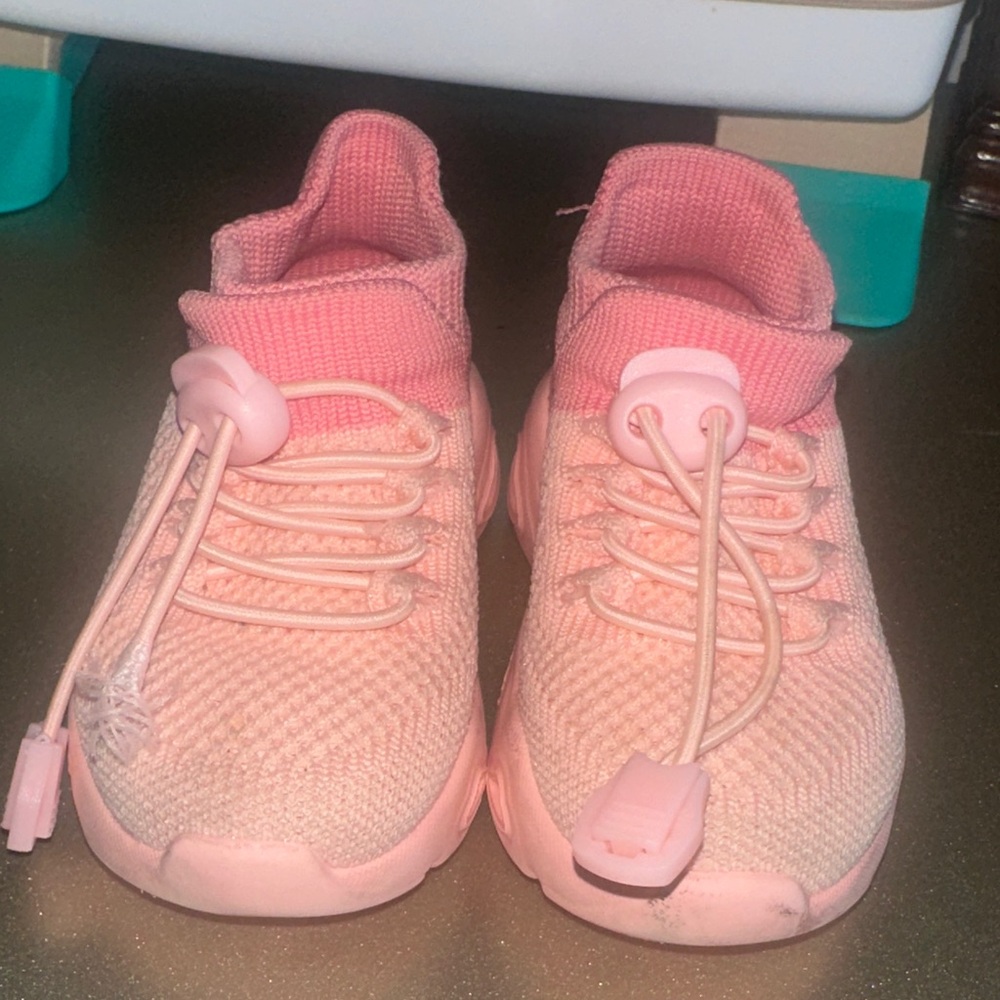 SHEIN Kids Light Pink Sneakers